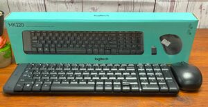 Logitech Keyboard Mouse MK220 USB wireless